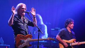 Daryl Hall and John Oates perform