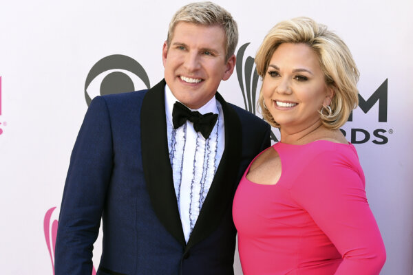 Todd and Julie Chrisley appear on a red carpet