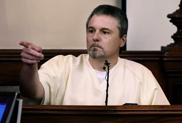 Jason Autry points finger in court
