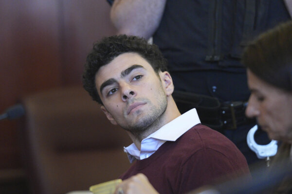 Luigi Mangione in court
