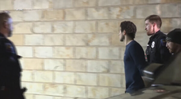 luigi mangione walks into court