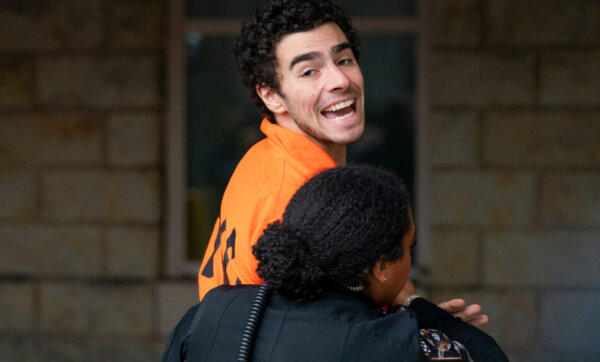 Luigi Mangione yells as he is led into court