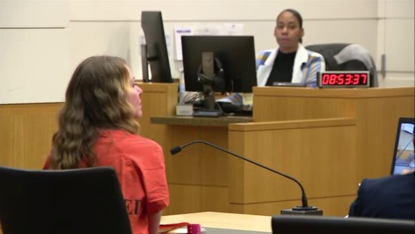 Lori Vallow sits in court