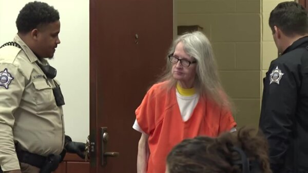 carol hignite enters court