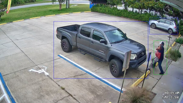 woman narrowly escaped an attempted kidnapping outside a St. Augustine business after fighting off her attacker 