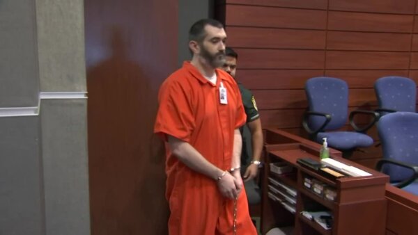 Stephan Sterns walks into court