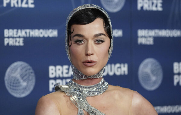 katy perry arrives at premiere