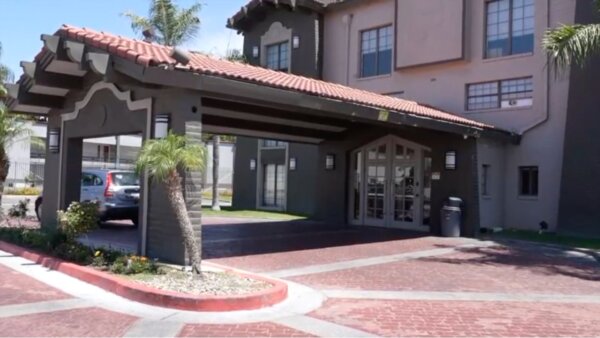 Exterior of La Quinta Inn in Bakersfield, Calif.