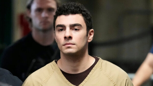 Luigi Mangione walks into court