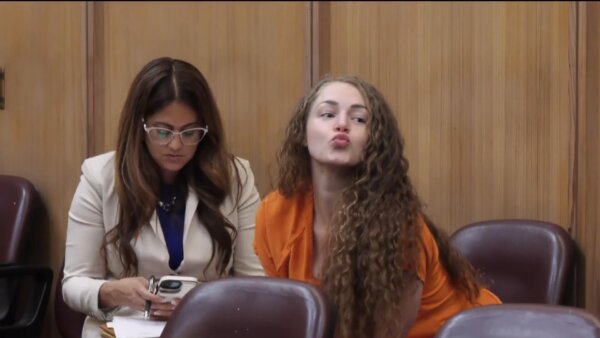 Courtney Clenney makes a kissing face