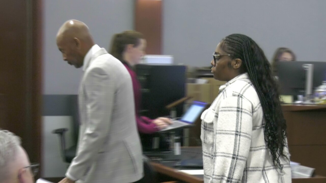 Mom avoids jail after dragging police officer with car following Target theft | Court TV