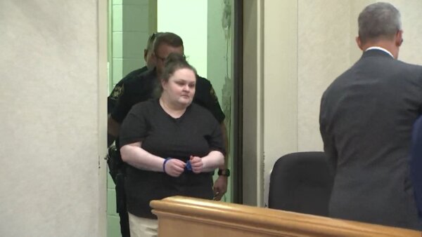 Jessica Motes enters court